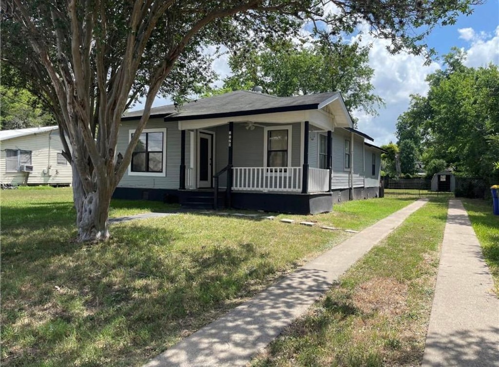 1120 Saint Paul St, Gonzales, TX 78629 - photo 1