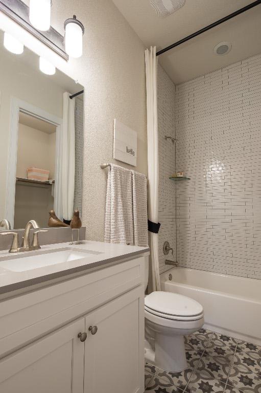 106 Double Eagle Ranch Dr, Cedar Creek, TX 78612 - bathroom with vanity and  shower combination