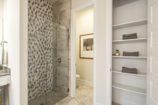 106 Double Eagle Ranch Dr, Cedar Creek, TX 78612 - bathroom featuring a shower stall and toilet