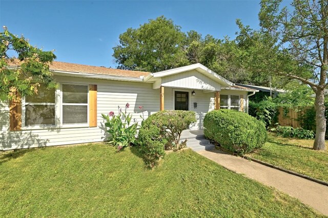1302 S 2nd St, Killeen, TX 76541 - bungalow-style home with a front lawn