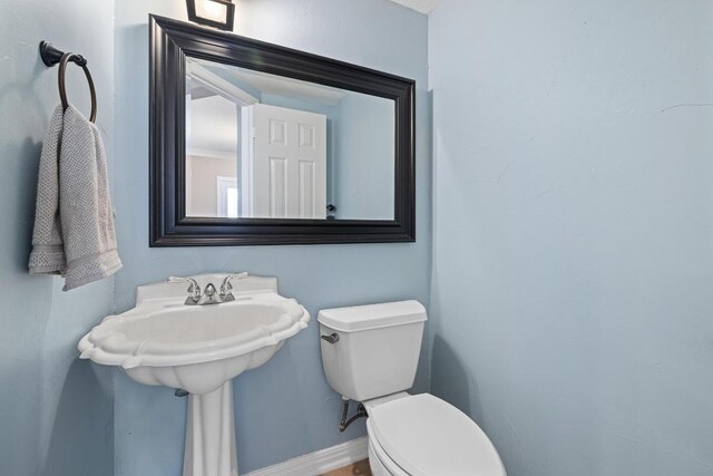 2743 Grimes Ranch Rd, Austin, TX 78732 - bathroom with toilet and baseboards