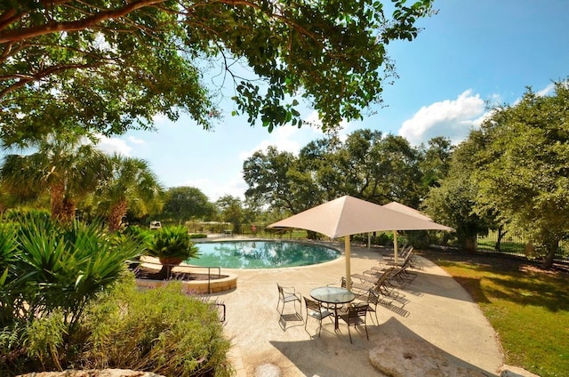 2743 Grimes Ranch Rd, Austin, TX 78732 - community pool with a patio