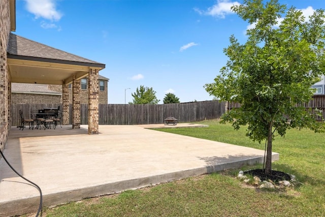 7016 Lickeen Ct, Austin, TX 78744 - fenced backyard featuring a patio