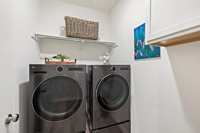 22300 Chipotle Pass, Spicewood, TX 78669 - washroom featuring independent washer and dryer