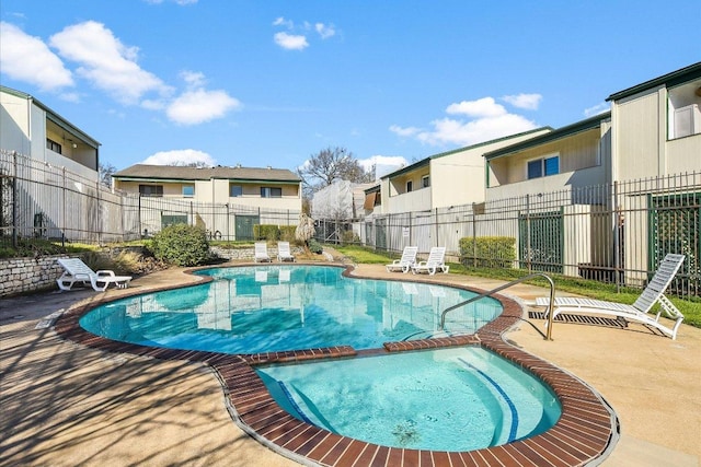 6718 Silvermine Dr Unit 201, Austin, TX 78736 - view of pool with a residential view, a patio, and a pool with connected hot tub