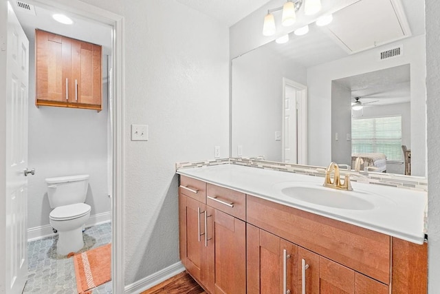 7685 Northcross Dr Unit 720, Austin, TX 78757 - ensuite bathroom featuring vanity and ceiling fan