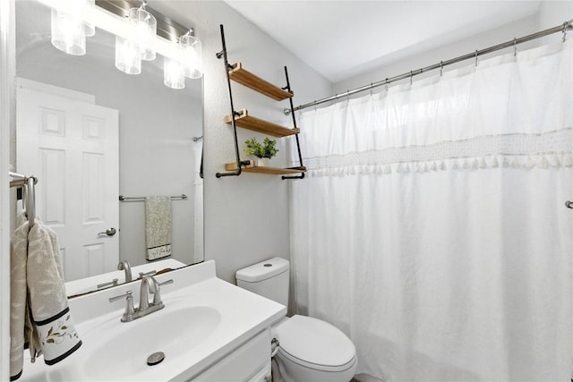 118 W Pauwela Ln, Bastrop, TX 78602 - full bath featuring vanity and curtained shower