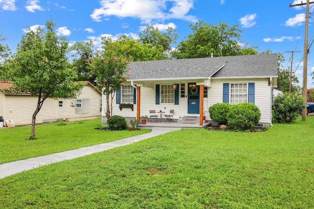 707 Wilson St, Taylor, TX 76574 - view of front facade featuring a porch, a front lawn, and a shingled roof