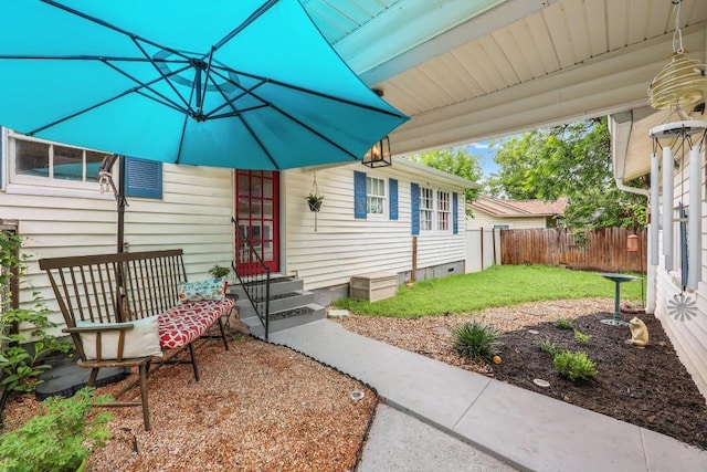 707 Wilson St, Taylor, TX 76574 - property entrance featuring crawl space
