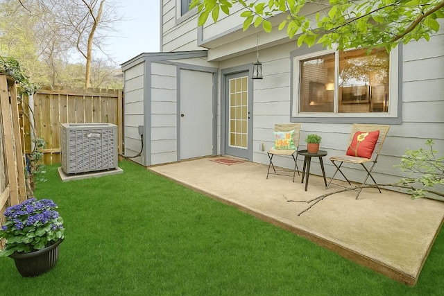 1411 Gracy Farms Ln Unit 130, Austin, TX 78758 - view of yard with a patio area