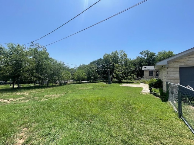 601 S Arnold St S, Lampasas, TX 76550 - view of yard