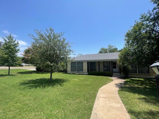 601 S Arnold St S, Lampasas, TX 76550 - view of front of home featuring a front yard and a porch