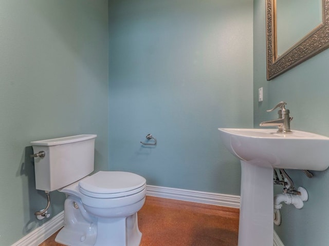 100 N Meadowlark St, Lakeway, TX 78734 - half bathroom with toilet and baseboards