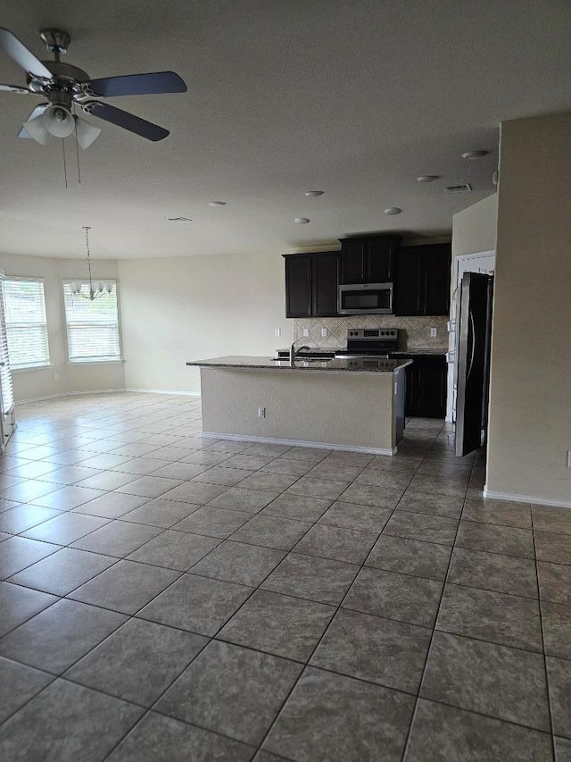 9405 Glynhill Ct, Killeen, TX 76542 - kitchen featuring stainless steel appliances, open floor plan, tasteful backsplash, and tile patterned floors