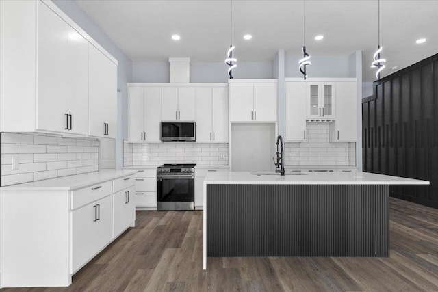 103 W Pauwela Ln, Bastrop, TX 78602 - kitchen with appliances with stainless steel finishes, tasteful backsplash, white cabinets, light countertops, and recessed lighting