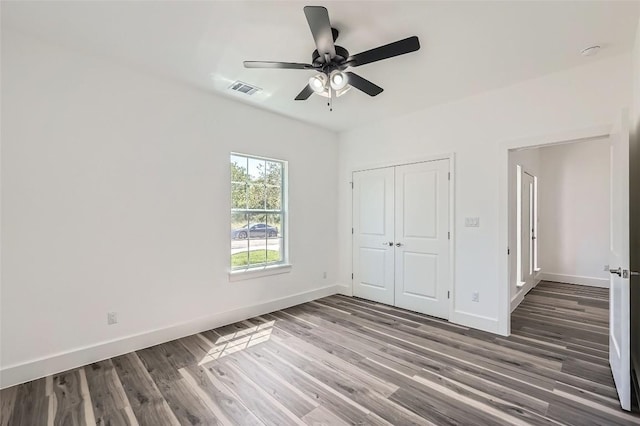 343 Nene Ln, Bastrop, TX 78602 - unfurnished bedroom with wood finished floors, a closet, and ceiling fan