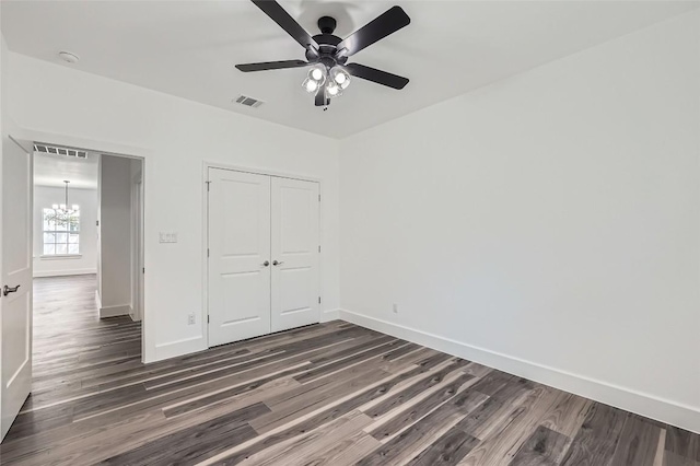 343 Nene Ln, Bastrop, TX 78602 - unfurnished bedroom with dark wood-type flooring, a chandelier, a closet, and ceiling fan