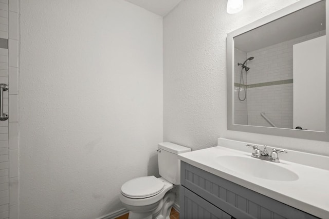 2109 Brandywine Ln, Austin, TX 78727 - bathroom with vanity, a tile shower, and a textured wall