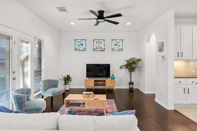 11400 W Parmer Ln Unit 44, Cedar Park, TX 78613 - living area featuring arched walkways, dark wood-style flooring, ceiling fan, and recessed lighting