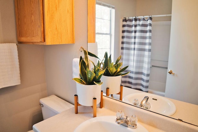 12805 Briarcreek Loop, Manor, TX 78653 - full bathroom with toilet and vanity