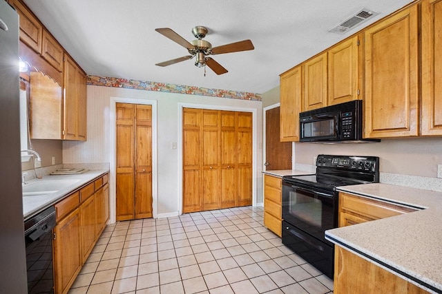206 Woodland Trl, Belton, TX 76513 - kitchen featuring black appliances, a ceiling fan, and light countertops