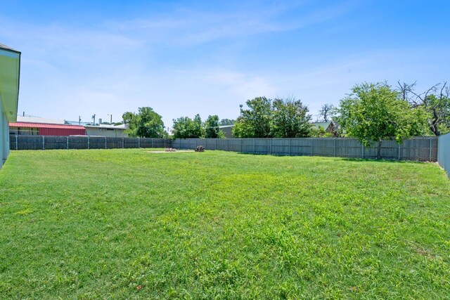 103 W Tomlinson St, Florence, TX 76527 - view of fenced backyard