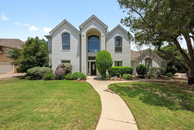 707 Malabar St, Lakeway, TX 78734 - traditional-style house with a front yard