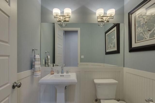 2800 Crystal Falls Pkwy, Leander, TX 78641 - half bathroom featuring a wainscoted wall, a decorative wall, and a chandelier
