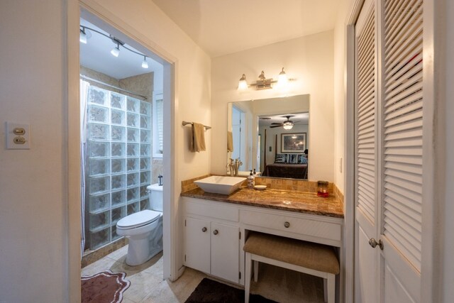 507 Flamingo Cir, Marble Falls, TX 78654 - full bathroom with a tile shower, vanity, a closet, and a ceiling fan