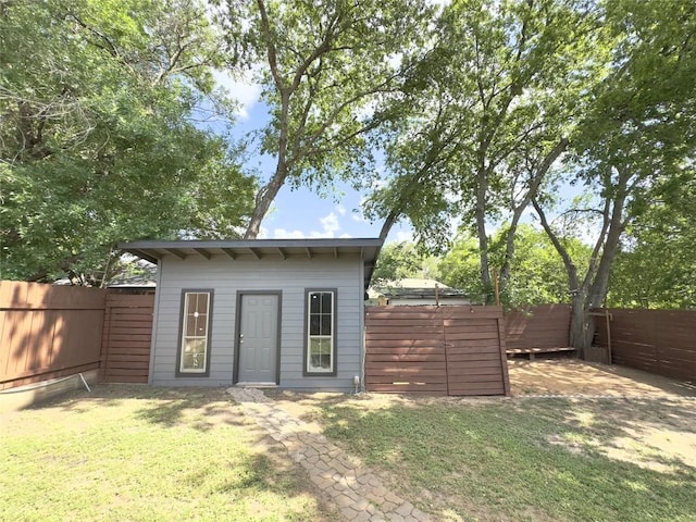 4503 E Stassney Ln, Austin, TX 78744 - view of outbuilding with a fenced backyard