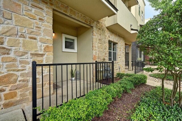1115 Kinney Ave Unit 6, Austin, TX 78704 - property entrance with stone siding and stucco siding