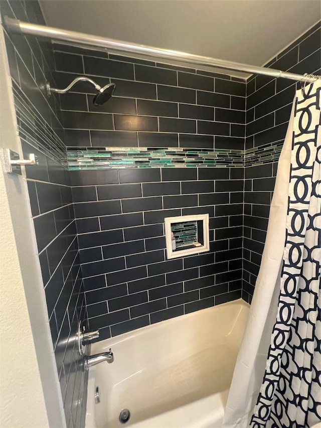 2120 Fm 1704, Elgin, TX 78621 - bathroom with shower / tub combo with curtain