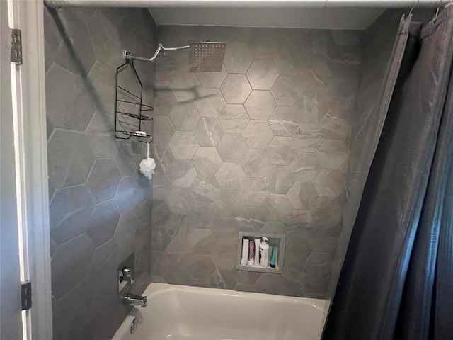 2120 Fm 1704, Elgin, TX 78621 - full bath featuring shower / bath combo with shower curtain