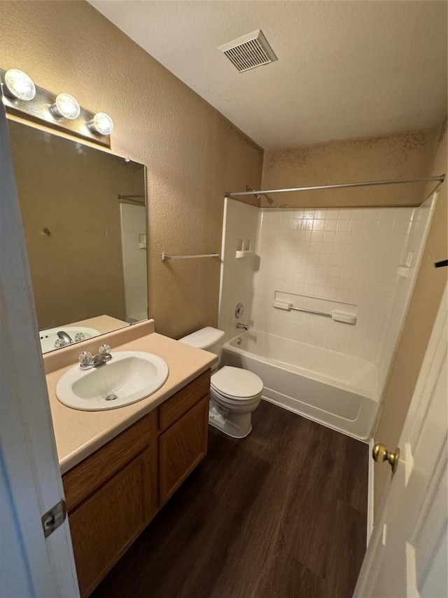 209 Lake Washington Dr, Kyle, TX 78640 - full bath featuring wood finished floors, vanity, shower / bath combination, and a textured wall