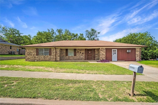 906 Lynn Ln, Copperas Cove, TX 76522 - single story home with a front yard, brick siding, and driveway