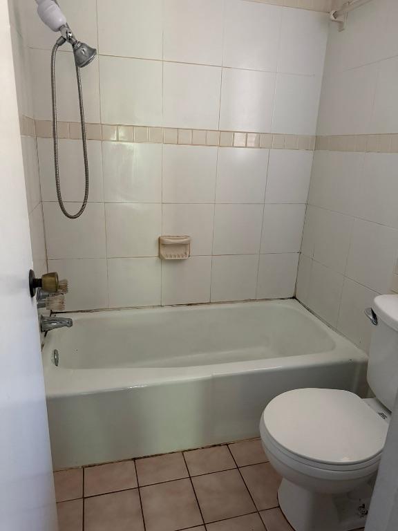 9705 Marlborough Dr, Austin, TX 78753 - full bath featuring tile patterned floors and washtub / shower combination