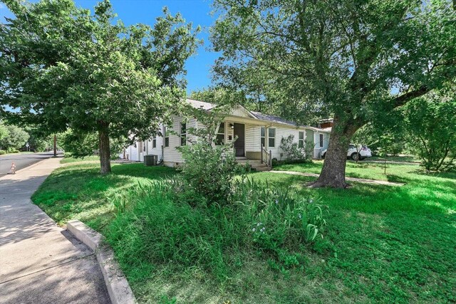 212 W 55th St, Austin, TX 78751 - view of front of house featuring a front yard