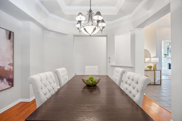 100 Broad Vista Ct, Georgetown, TX 78628 - dining area featuring a tray ceiling, a chandelier, crown molding, and wood finished floors