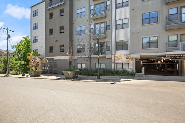 2502 Leon St Unit 102, Austin, TX 78705 - view of apartment building / complex