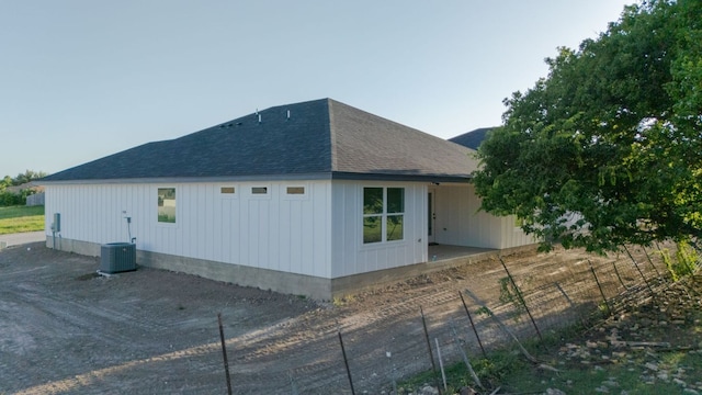 2119 Blackhawk Loop, Belton, TX 76513 - view of side of home featuring a shingled roof