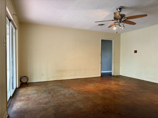 11601 Oak Trl, Austin, TX 78753 - spare room featuring concrete floors, a ceiling fan, and a textured ceiling