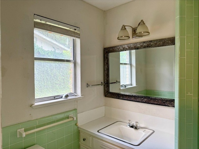 11601 Oak Trl, Austin, TX 78753 - bathroom with vanity