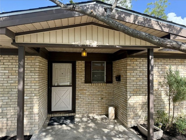 11601 Oak Trl, Austin, TX 78753 - entrance to property with brick siding