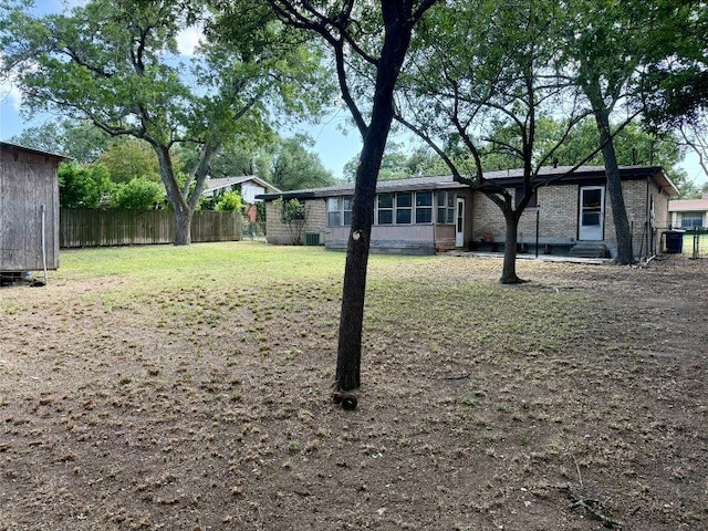 11601 Oak Trl, Austin, TX 78753 - view of yard