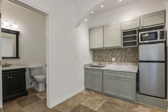 1708 Shag Bark Trl, Austin, TX 78758 - kitchen featuring appliances with stainless steel finishes, tasteful backsplash, light countertops, and gray cabinets