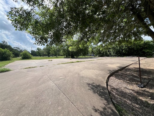 212 E Lake Dr, Taylor, TX 76574