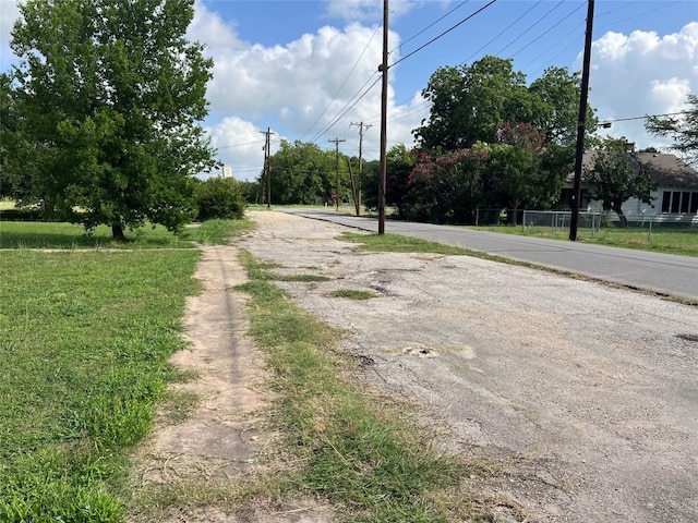 212 E Lake Dr, Taylor, TX 76574