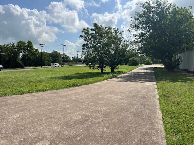 212 E Lake Dr, Taylor, TX 76574