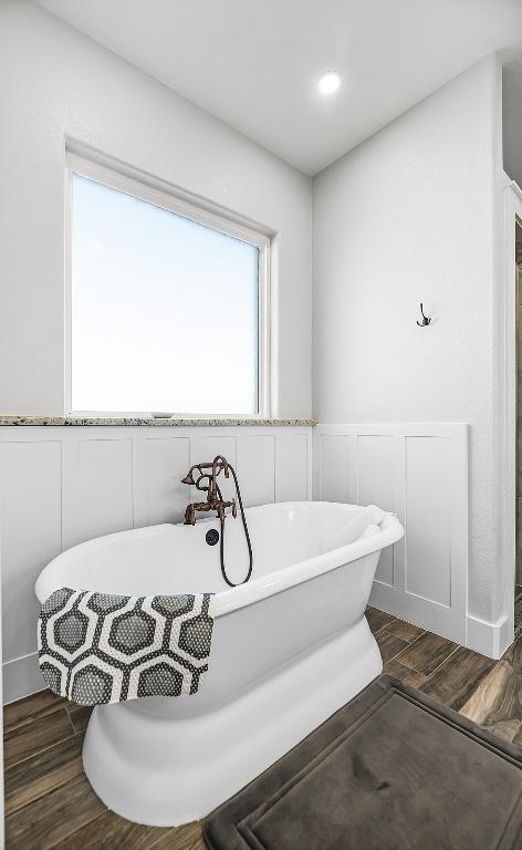 110 Les Ln, Smithville, TX 78957 - full bath with wood finished floors and a freestanding tub