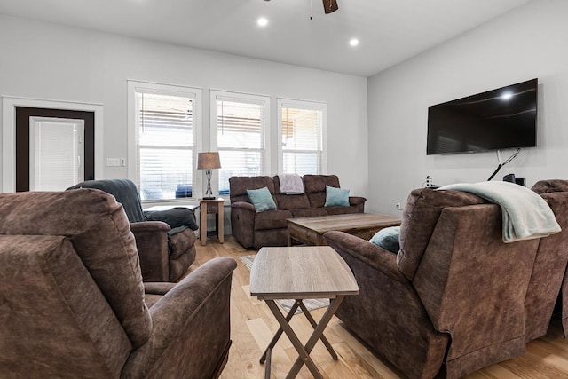 110 Les Ln, Smithville, TX 78957 - living area with light wood-style flooring, a ceiling fan, plenty of natural light, and recessed lighting